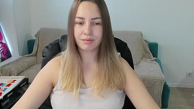 Snapshot of Mia_shy1 chatting on 12.14.25 Mia shy1 online show from 12.14.25