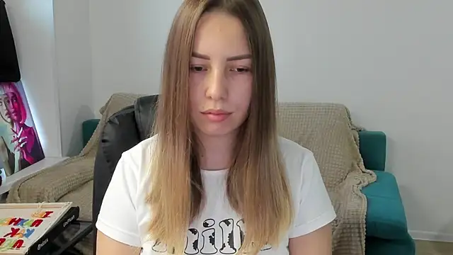 Snapshot of Mia_shy1 chatting on 12.15.25 Mia shy1 online show from 12.15.25