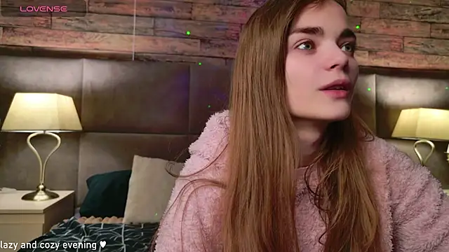 Snapshot of SophieSuvi chatting on 12.06.24 SophieSuvi online show from 12.06.24