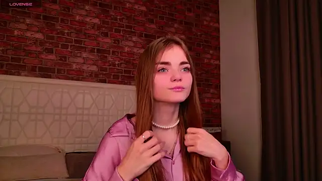 Snapshot of SophieSuvi chatting on 12.28.24 SophieSuvi online show from 12.28.24