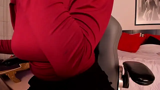 Moony 14 online show from 10.18.25