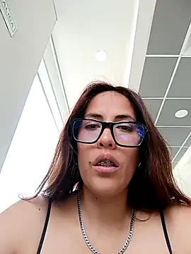 Snapshot of Lena-32 chatting on 02.04.25 Lena-32 online show from 02.04.25