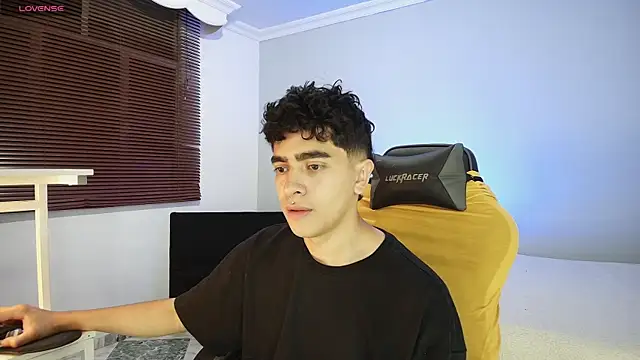  nickconnor01 online show from 10.04.25