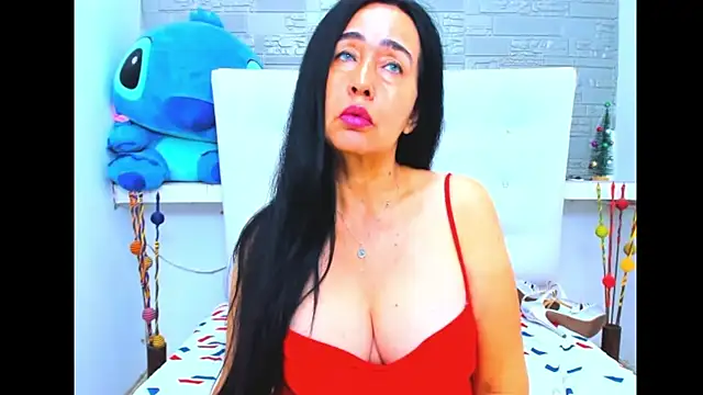 Snapshot of HorniestMilf chatting on 02.08.25 HorniestMilf online show from 02.08.25