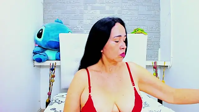 Snapshot of HorniestMilf chatting on 09.10.25 HorniestMilf online show from 09.10.25