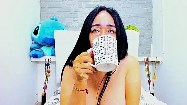 Snapshot of HorniestMilf chatting on 09.13.25 HorniestMilf online show from 09.13.25