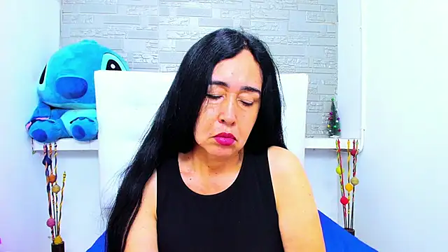 Snapshot of HorniestMilf chatting on 09.28.25 HorniestMilf online show from 09.28.25
