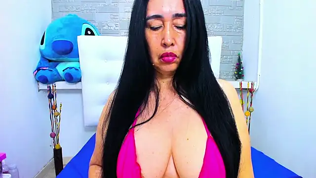 Snapshot of HorniestMilf chatting on 10.13.25 HorniestMilf online show from 10.13.25