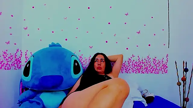 Snapshot of HorniestMilf chatting on 06.19.26 HorniestMilf online show from 06.19.26