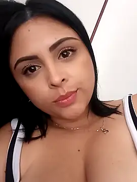 Snapshot of MelannyBell chatting on 02.14.25 MelannyBell online show from 02.14.25