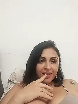 Snapshot of MelannyBell chatting on 12.15.25 MelannyBell online show from 12.15.25