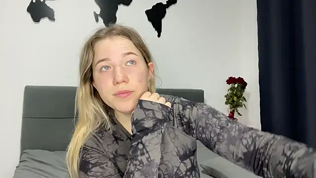 Embersweetbunny online show from 01.30.25