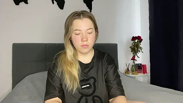 Embersweetbunny online show from 02.01.25