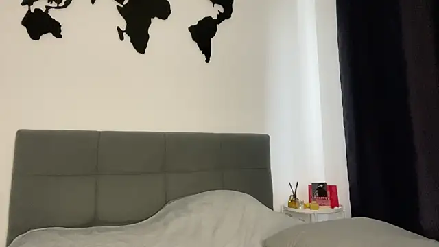 Embersweetbunny online show from 02.04.25