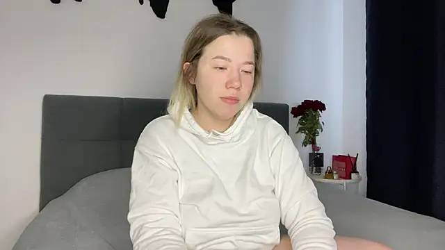 Embersweetbunny online show from 02.17.25