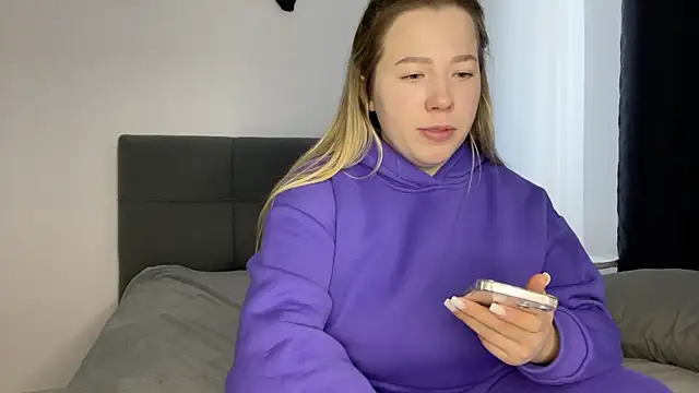 Embersweetbunny online show from 02.22.25