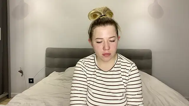 Embersweetbunny online show from 12.19.25