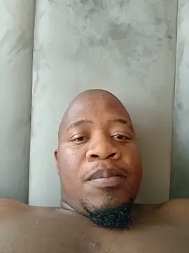 Snapshot of shotgunDee chatting on 11.24.25 shotgunDee online show from 11.24.25