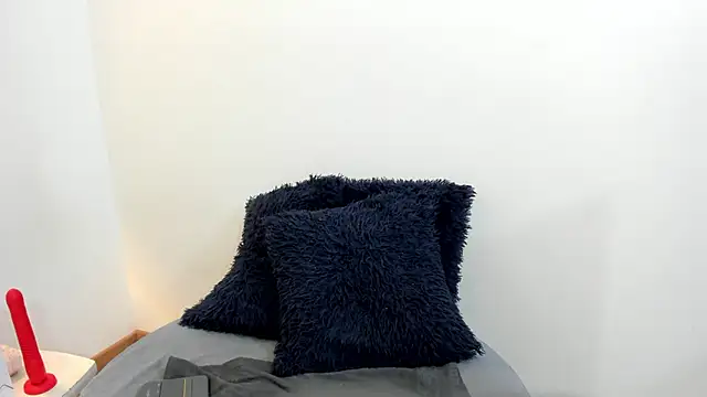 Lizzie Williams  online show from 11.27.25