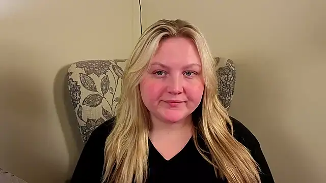 Snapshot of PhatAssBlond chatting on 06.22.26 PhatAssBlond online show from 06.22.26