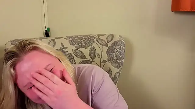 Snapshot of PhatAssBlond chatting on 06.24.26 PhatAssBlond online show from 06.24.26