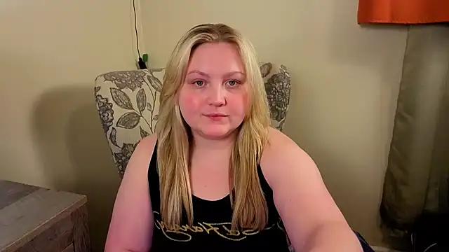 Snapshot of PhatAssBlond chatting on 06.24.26 PhatAssBlond online show from 06.24.26