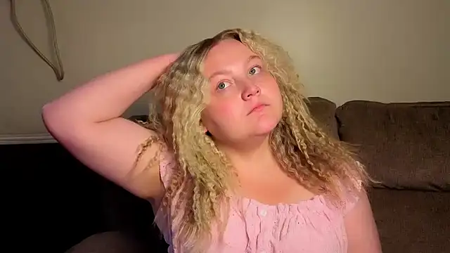Snapshot of PhatAssBlond chatting on 07.20.26 PhatAssBlond online show from 07.20.26