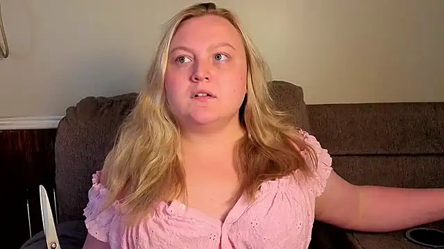 Snapshot of PhatAssBlond chatting on 07.22.26 PhatAssBlond online show from 07.22.26