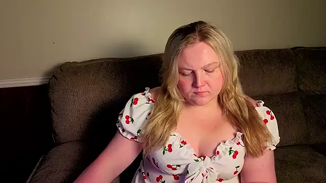 Snapshot of PhatAssBlond chatting on 07.28.26 PhatAssBlond online show from 07.28.26