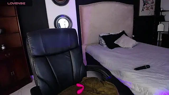 Snapshot of lia_huan chatting on 12.26.24 lia huan online show from 12.26.24