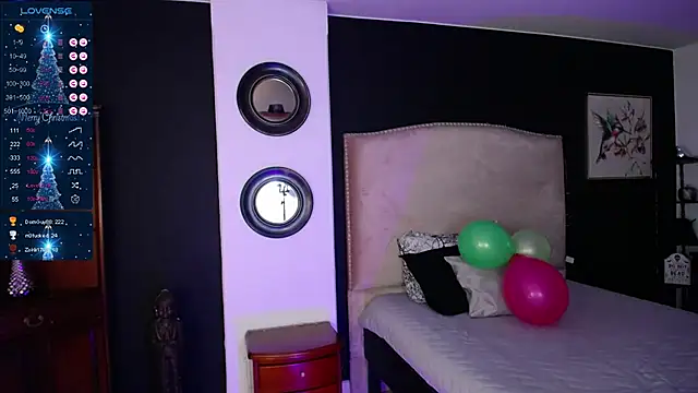 Snapshot of lia_huan chatting on 12.27.24 lia huan online show from 12.27.24