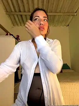 Snapshot of lia_huan chatting on 09.17.25 lia huan online show from 09.17.25