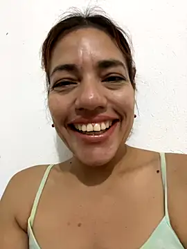 Snapshot of lia_huan chatting on 10.17.25 lia huan online show from 10.17.25