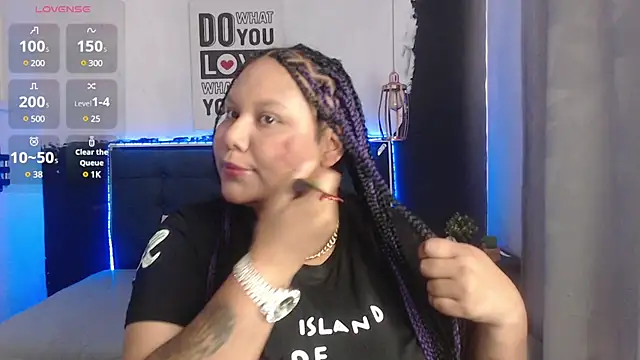 Snapshot of Alisteresa_ chatting on 12.26.24 Alisteresa online show from 12.26.24