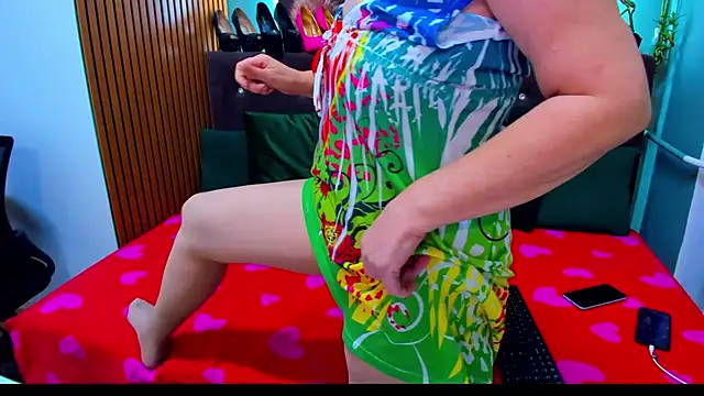 Lilly hott online show from 10.15.25