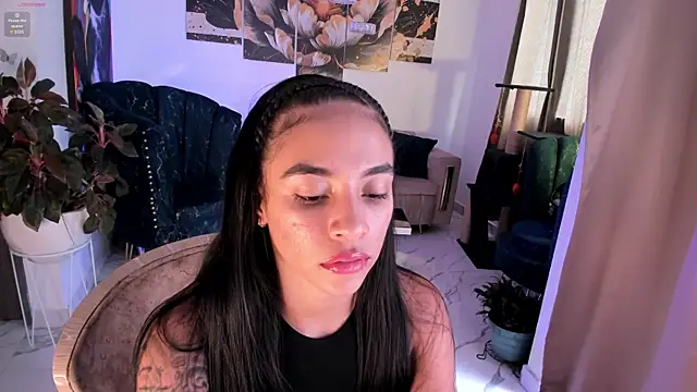 Snapshot of pretty_pettite chatting on 02.06.26 pretty pettite online show from 02.06.26