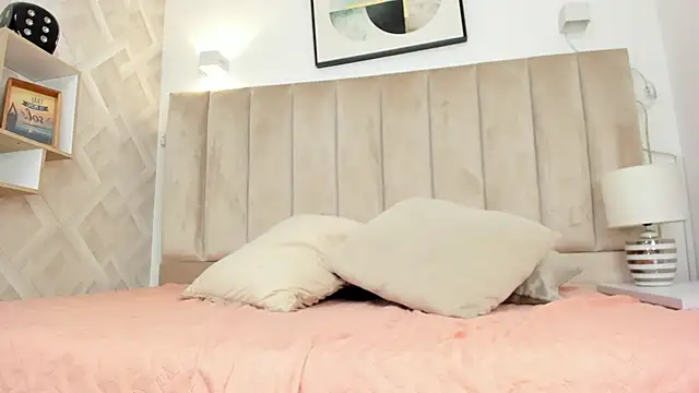 Snapshot of Anniie_Queen chatting on 02.04.26 Anniie Queen online show from 02.04.26