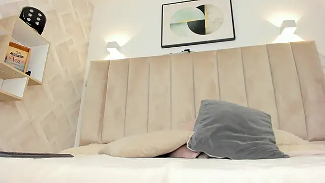 Snapshot of Anniie_Queen chatting on 02.28.26 Anniie Queen online show from 02.28.26