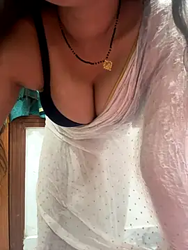 Snapshot of AASHI66 chatting on 11.01.25 AASHI66 online show from 11.01.25