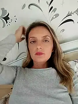 Snapshot of SophyGirl chatting on 10.15.25 SophyGirl online show from 10.15.25