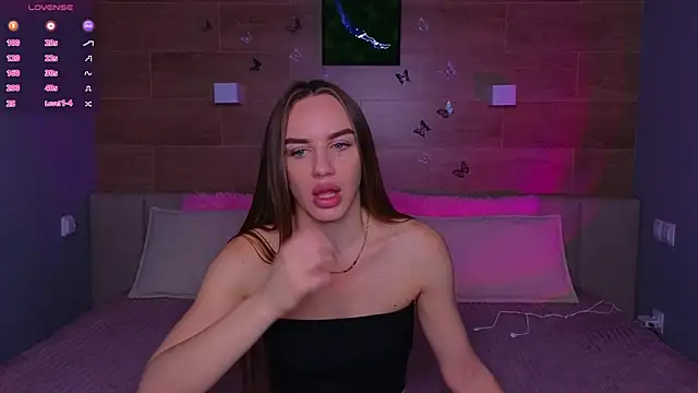 SaraCros online show from 11.25.25