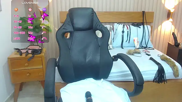 luciana ballesteros  online show from 03.19.25