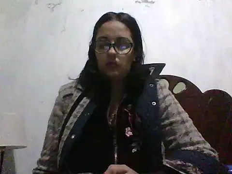 Snapshot of Samanthat33 chatting on 12.30.24 Samanthat33 online show from 12.30.24