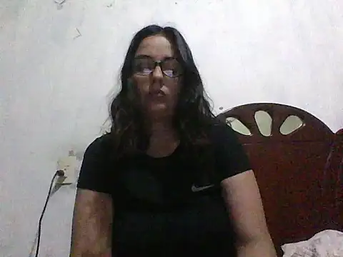 Snapshot of Samanthat33 chatting on 03.09.25 Samanthat33 online show from 03.09.25