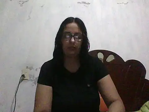 Snapshot of Samanthat33 chatting on 03.12.25 Samanthat33 online show from 03.12.25