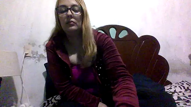 Snapshot of Samanthat33 chatting on 09.23.25 Samanthat33 online show from 09.23.25