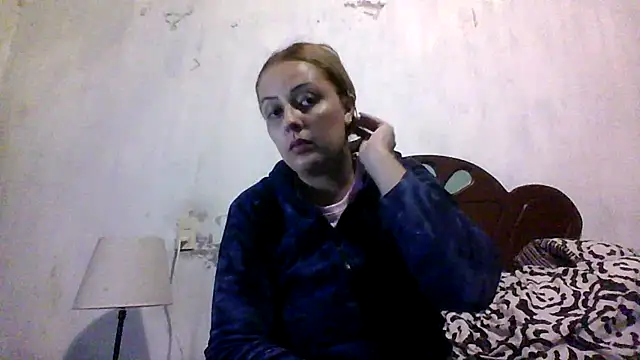 Snapshot of Samanthat33 chatting on 09.24.25 Samanthat33 online show from 09.24.25