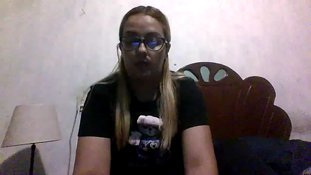 Snapshot of Samanthat33 chatting on 10.31.25 Samanthat33 online show from 10.31.25