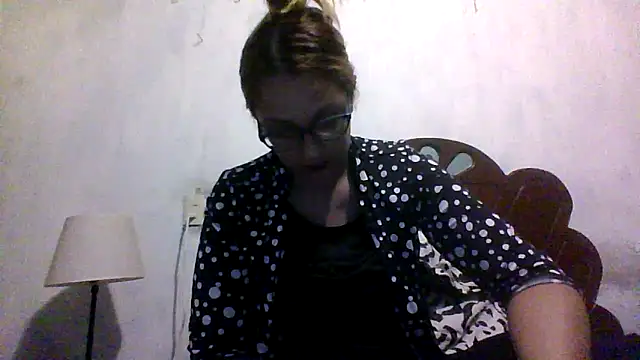 Snapshot of Samanthat33 chatting on 11.13.25 Samanthat33 online show from 11.13.25