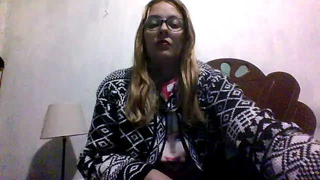 Snapshot of Samanthat33 chatting on 11.17.25 Samanthat33 online show from 11.17.25